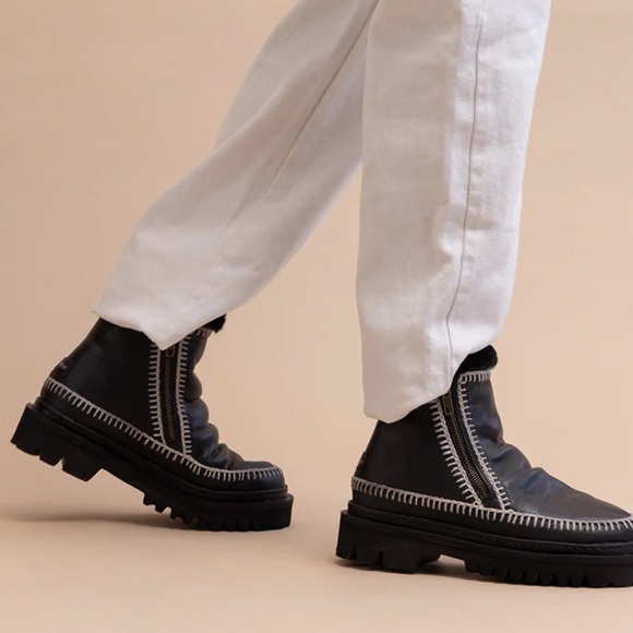 Anthropologie NWT Laidback London Setsu Side Zip Ankle Boot Black Leather warm❤️ - Picture 2 of 14